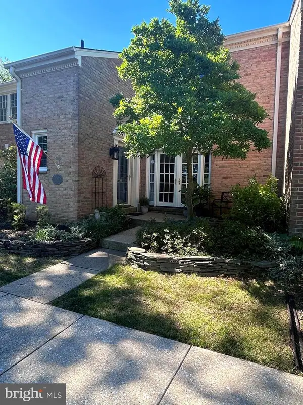 2087 Hopewood Dr, FALLS CHURCH, VA 22043