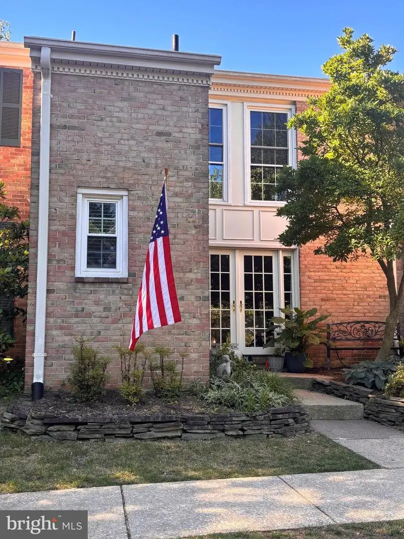 2087 Hopewood Dr, Falls Church, VA 22043 - #2