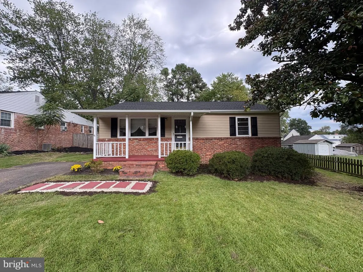 2822 E Side Dr, Alexandria, VA 22306 - #1
