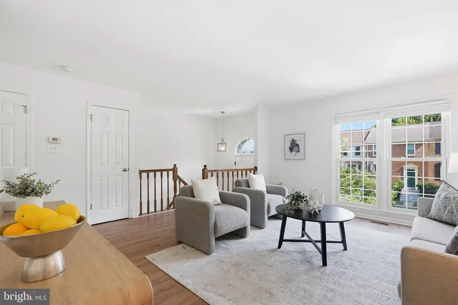 4262 Fox Lake Dr, Fairfax, VA 22033 - #2