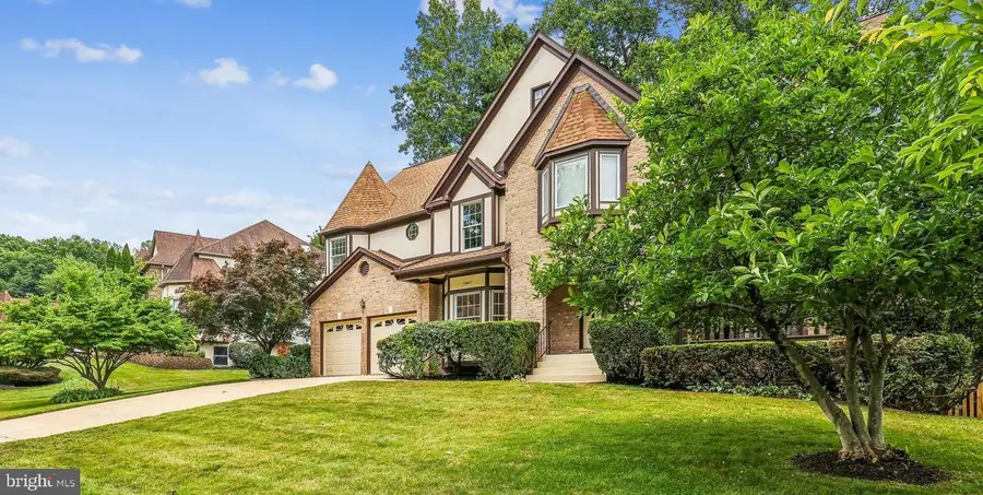 12607 Lake Normandy Ln, Fairfax, VA 22030 - #2
