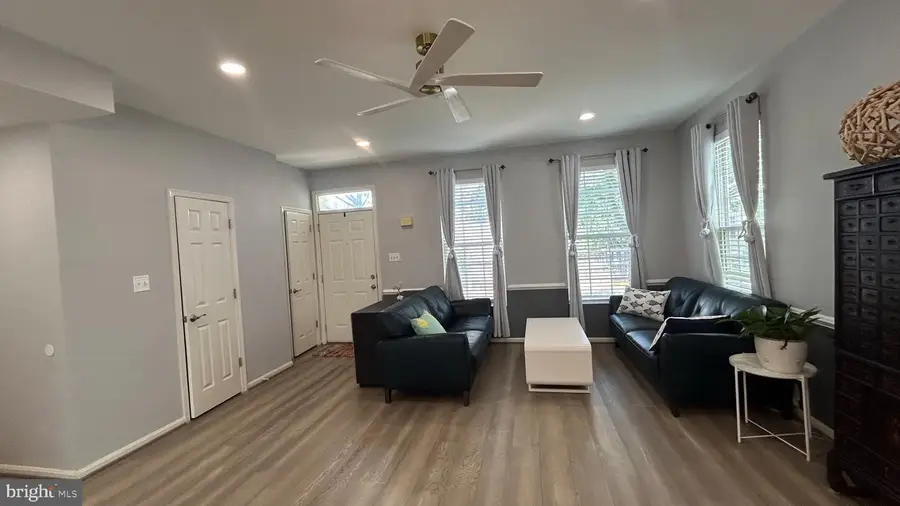 6025 Mcalester Way, Centreville, VA 20121 - #2