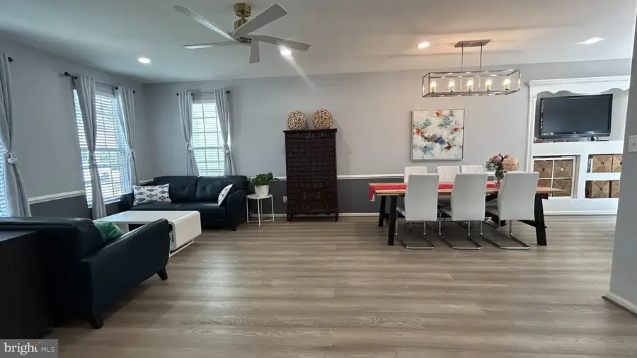 6025 Mcalester Way, Centreville, VA 20121 - #3