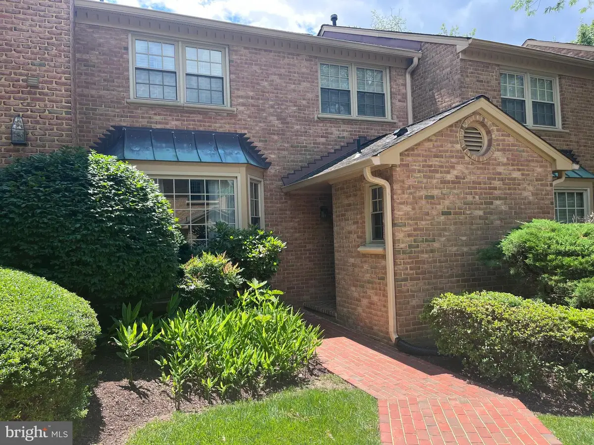 7328 Aynsley Ln, McLean, VA 22102 - #1