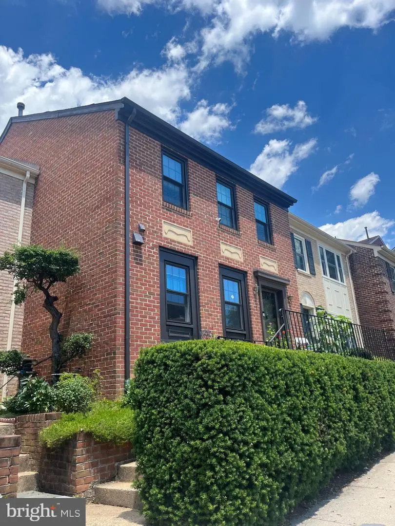 3050 Federal Hill Dr, Falls Church, VA 22044 - #2