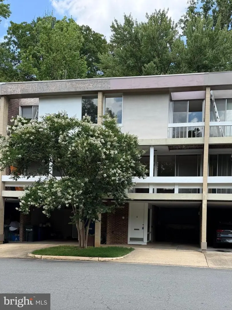 11510 Maple Ridge Rd, Reston, VA 20190 - #1