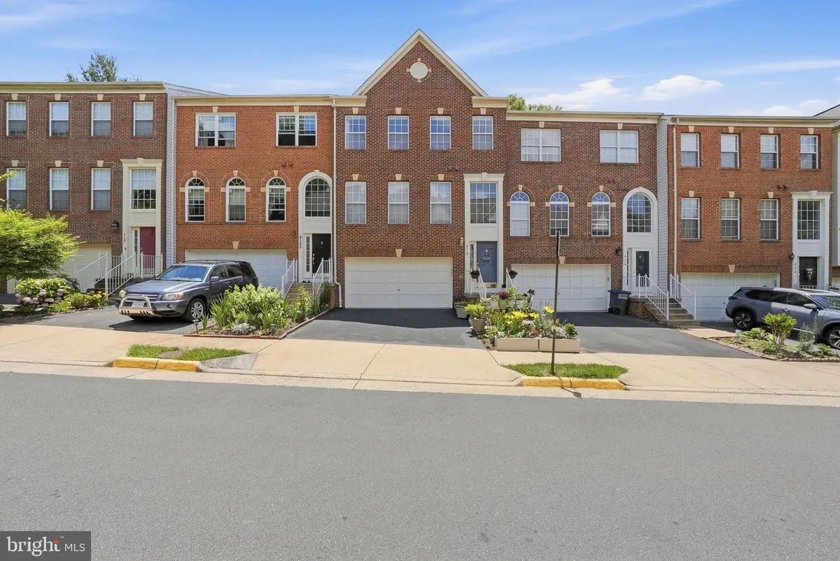 4118 Brookgreen Dr, Fairfax, VA 22033 - #1
