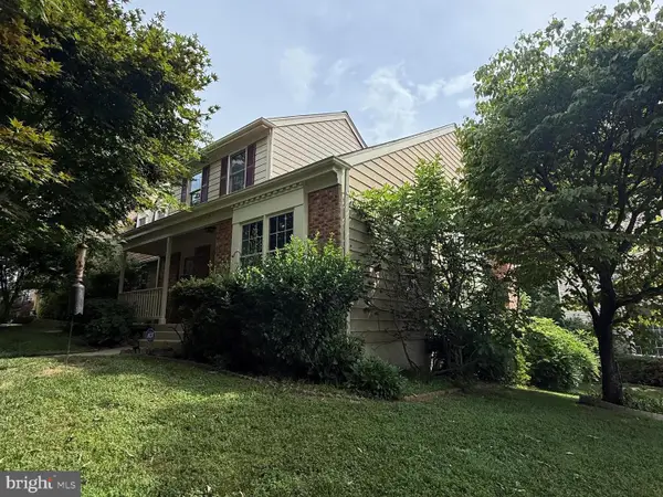 9826 Burke Pond Ln, BURKE, VA 22015