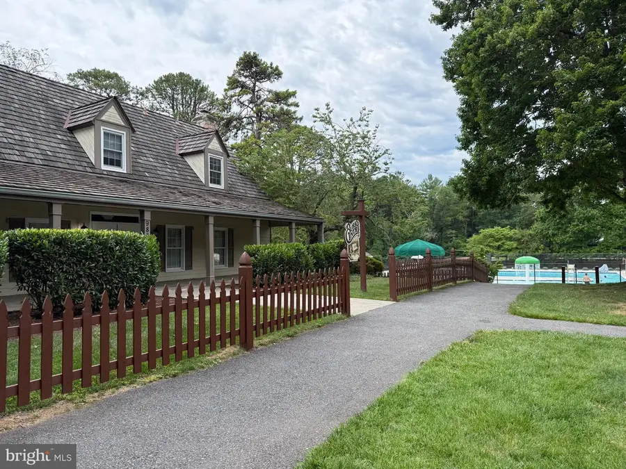 9826 Burke Pond Ln, Burke, VA 22015 - #2