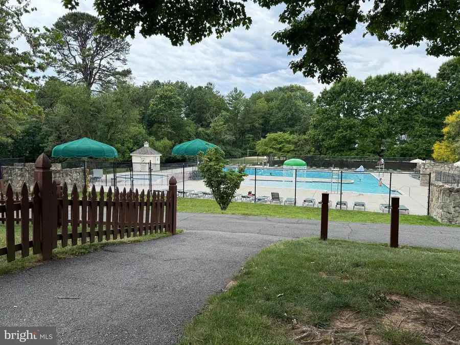 9826 Burke Pond Ln, Burke, VA 22015 - #3
