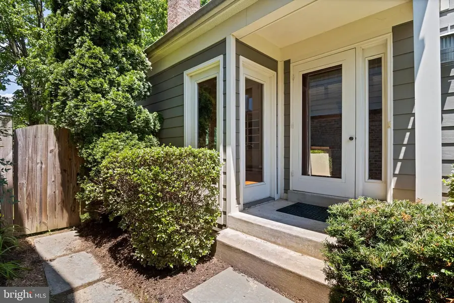 3120 Jerman Ln, Oakton, VA 22124 - #2
