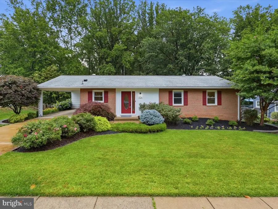 7218 Hadlow Dr, Springfield, VA 22152 - #3