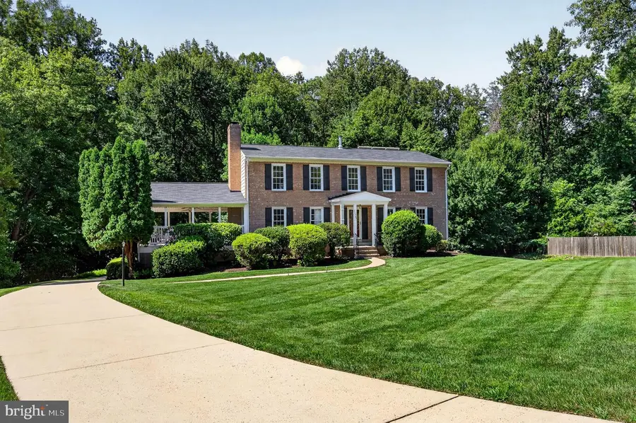 11305 Hunt Farm Ln, Oakton, VA 22124 - #3