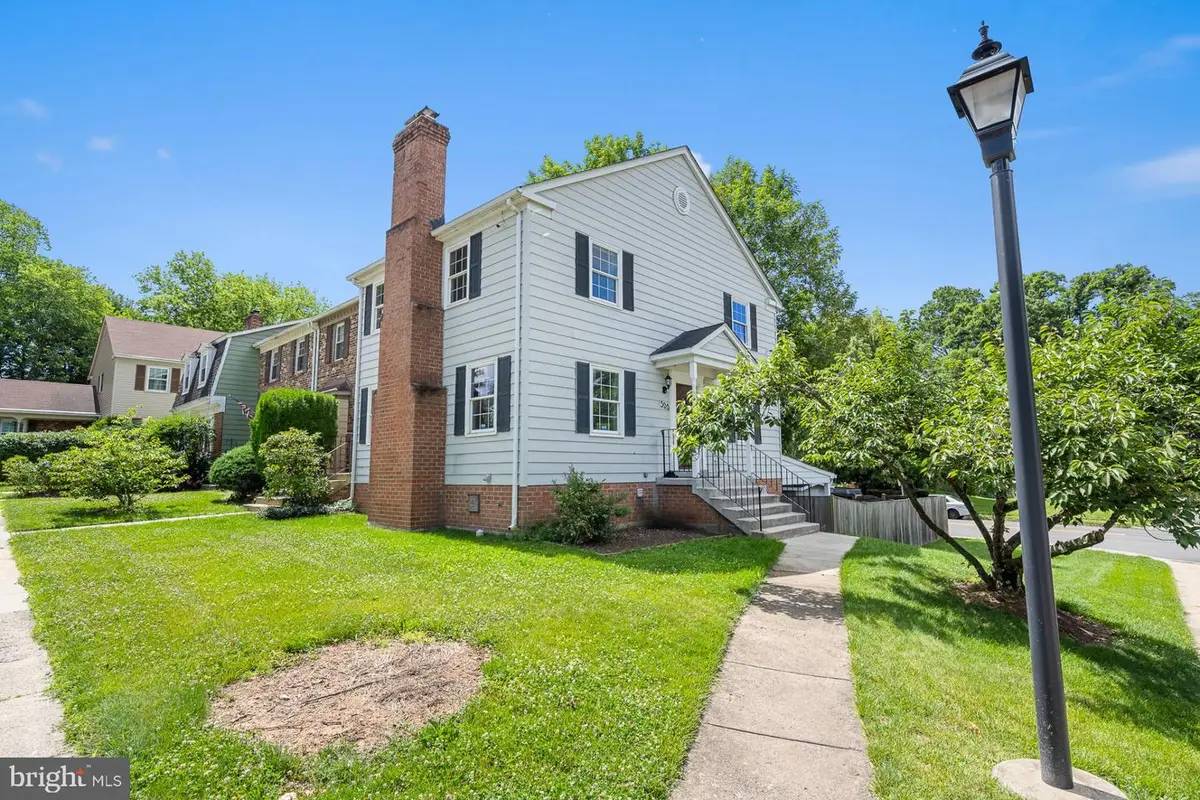 300 Holly Ct, Herndon, VA 20170 - #1