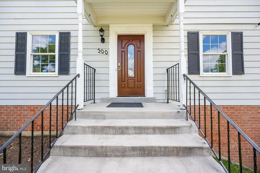 300 Holly Ct, Herndon, VA 20170 - #2
