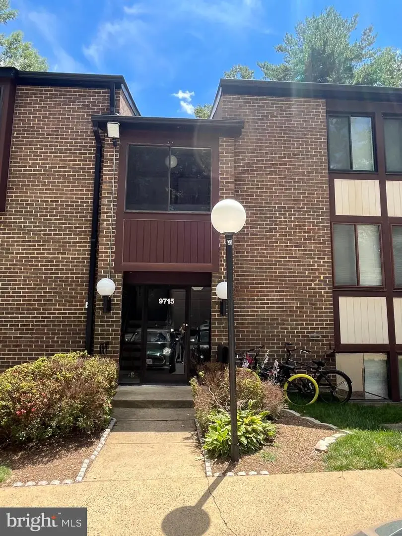 9715 Kings Crown Ct #201, Fairfax, VA 22031 - #1