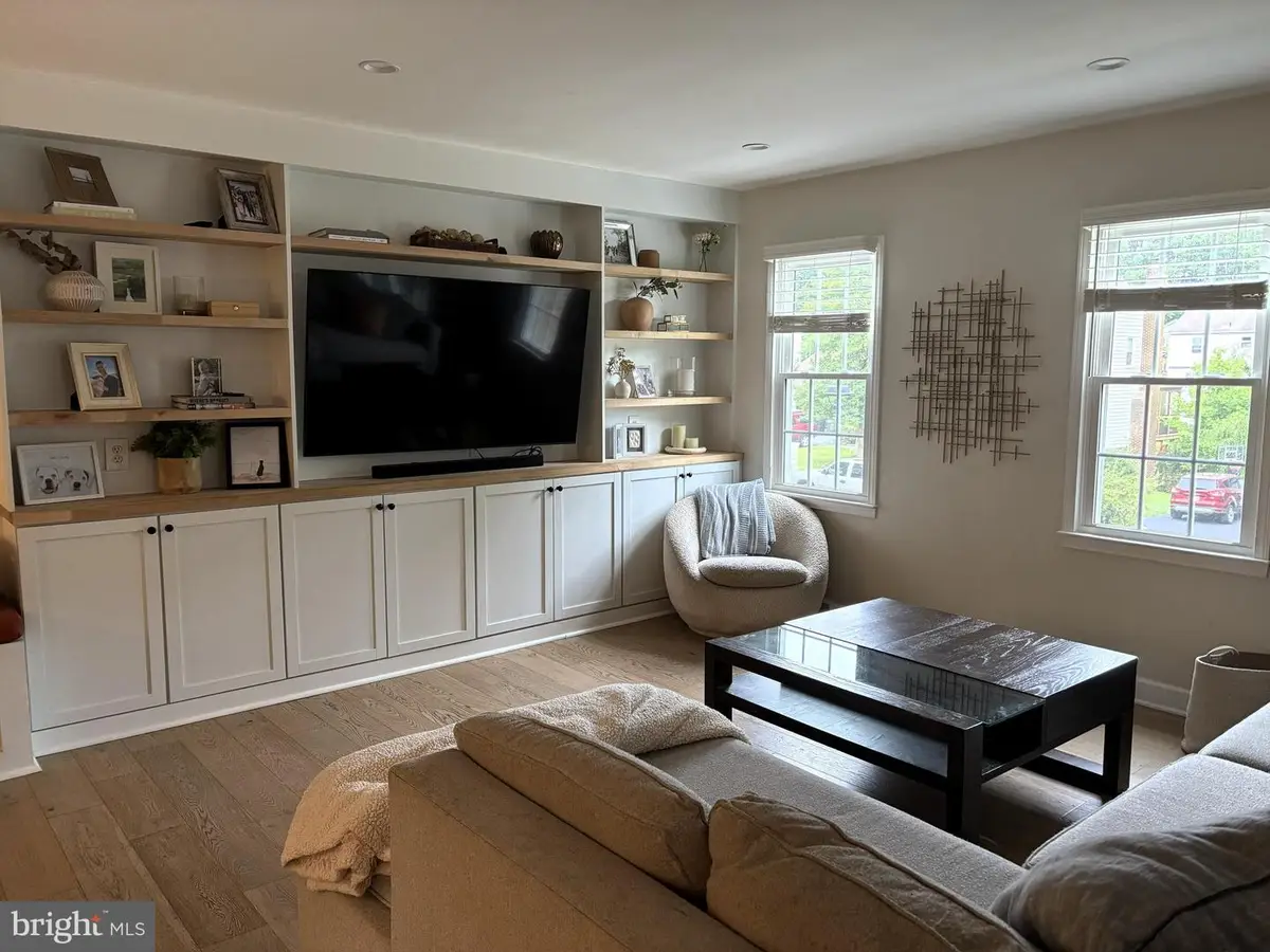 10816 Broadwater Dr, Fairfax, VA 22032 - #1