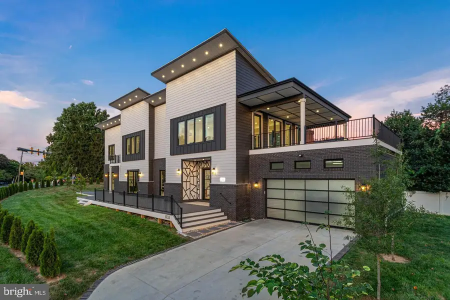 1733 Chain Bridge Rd, McLean, VA 22102 - #2