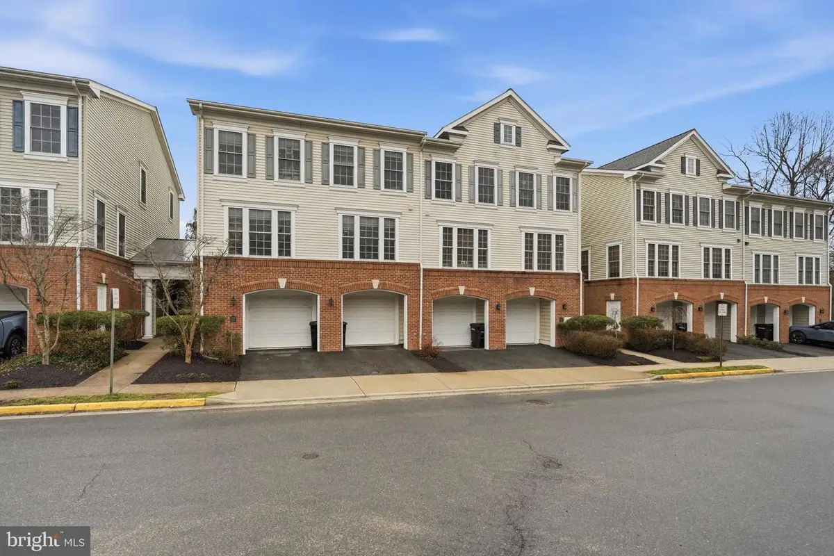 3553 Huntley Manor Ln, Alexandria, VA 22306 - #1