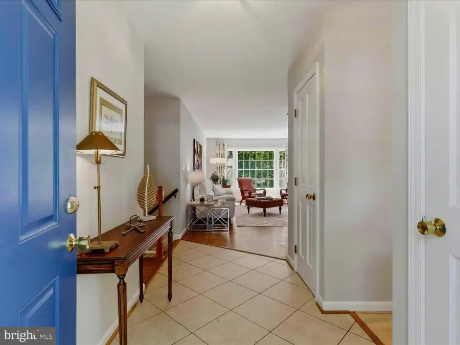 6424 Alloway Ct, Springfield, VA 22152 - #2