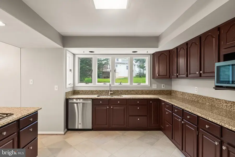 15253 Surrey House Way, Centreville, VA 20120 - #3