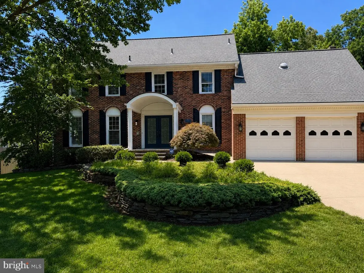 5904 Benfield Dr, Alexandria, VA 22310 - #1