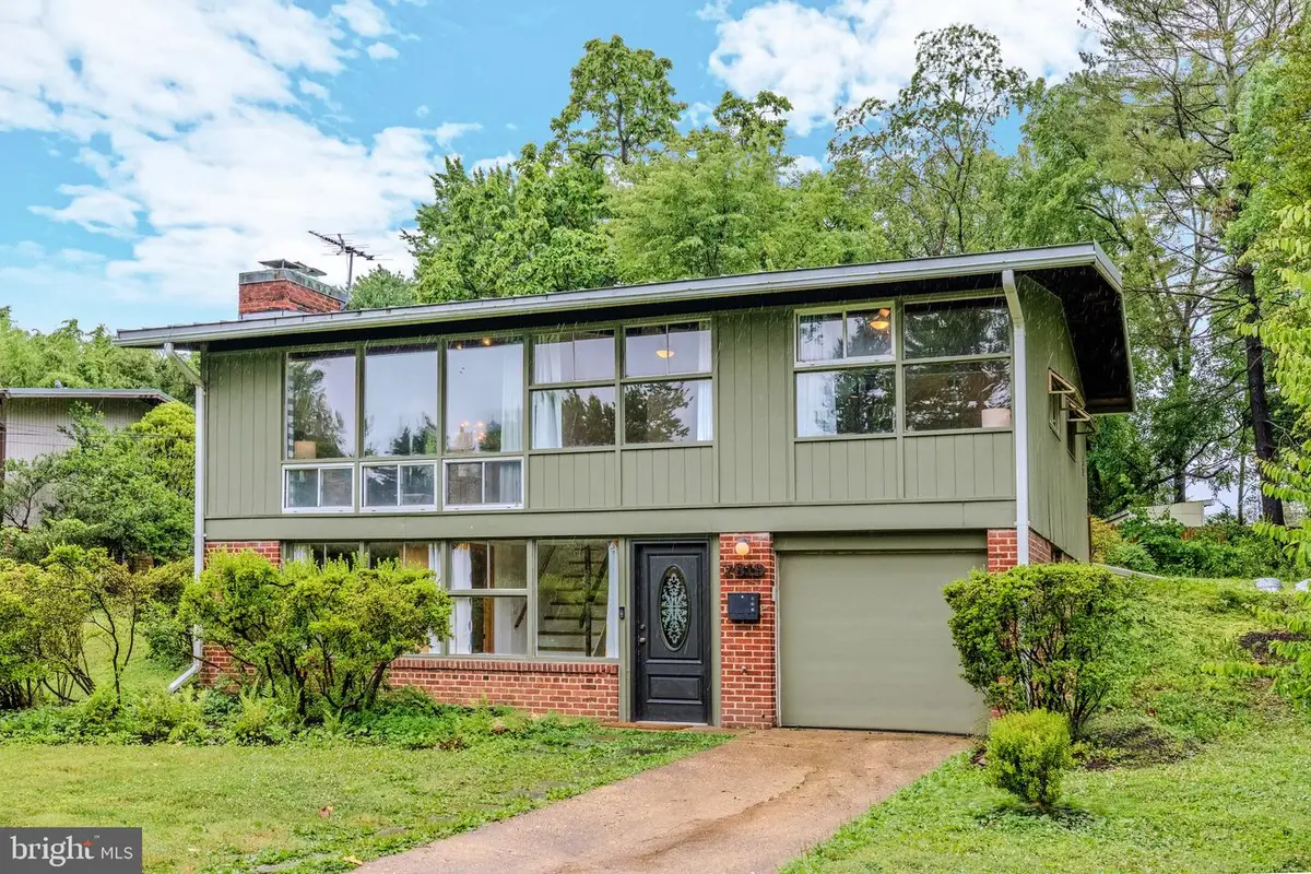 7819 Sycamore Dr, Falls Church, VA 22042 - #1