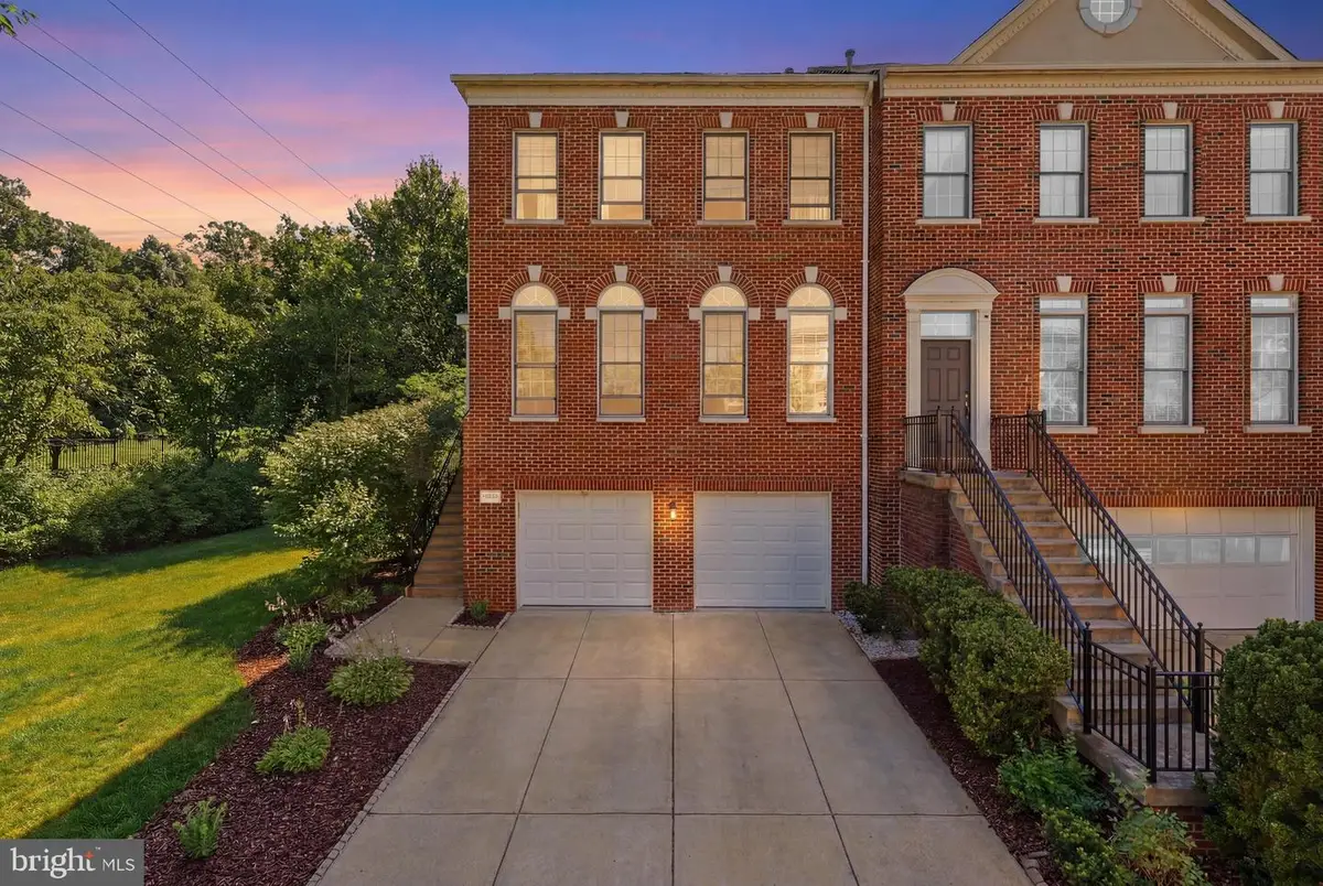 4530 Fair Valley Dr, Fairfax, VA 22033 - #1