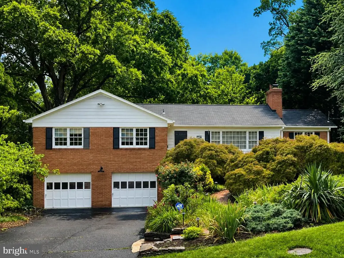 6505 Lily Dhu Ln, Falls Church, VA 22044 - #1