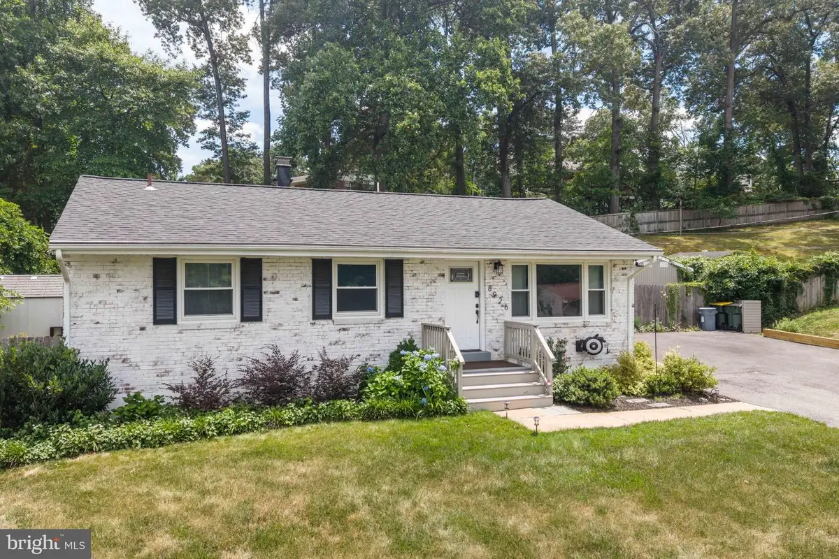 8926 Sylvania St, Lorton, VA 22079 - #1