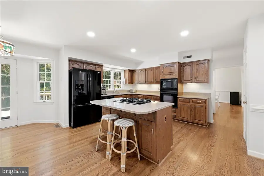 8814 Surrey Ct, Alexandria, VA 22309 - #2