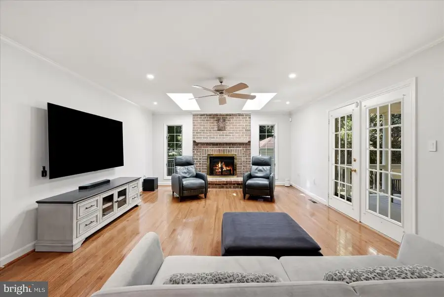 8814 Surrey Ct, Alexandria, VA 22309 - #3