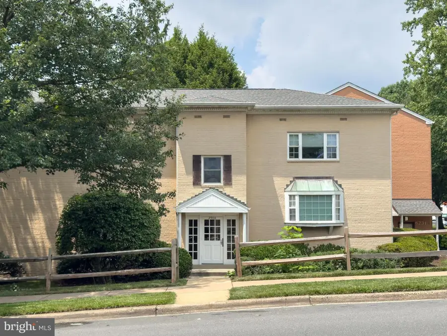 2900 Peyton Randolph Dr #201, Falls Church, VA 22044 - #2