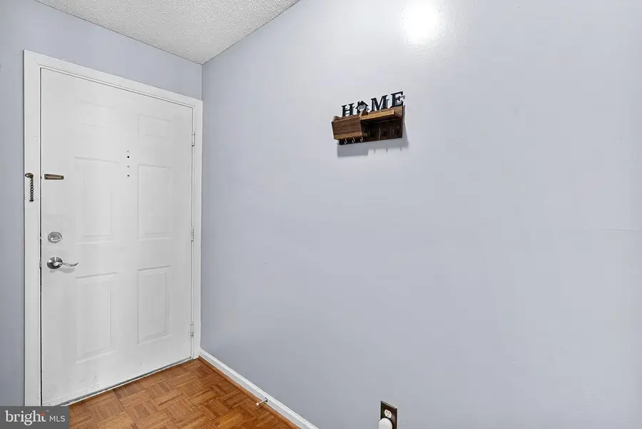 12110 Green Leaf Ct #202, Fairfax, VA 22033 - #2
