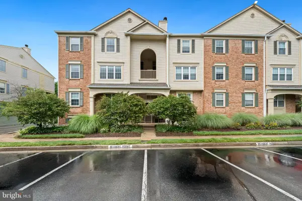 2816 Emma Lee St #303, FALLS CHURCH, VA 22042
