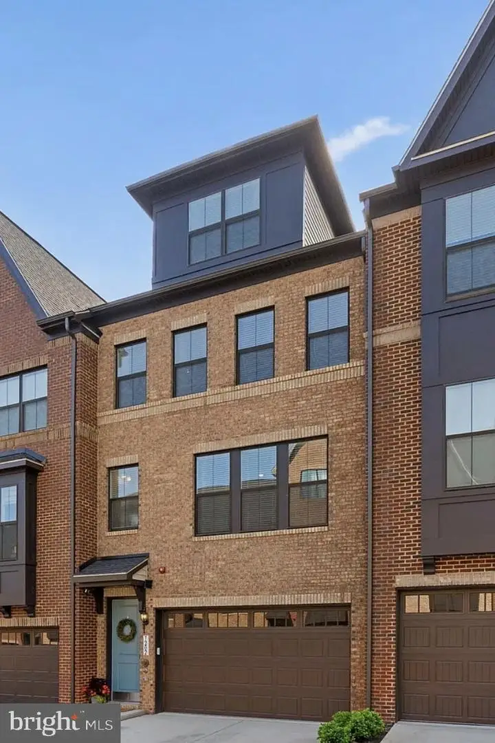 7202 Mountaineer Dr, Alexandria, VA 22306 - #1
