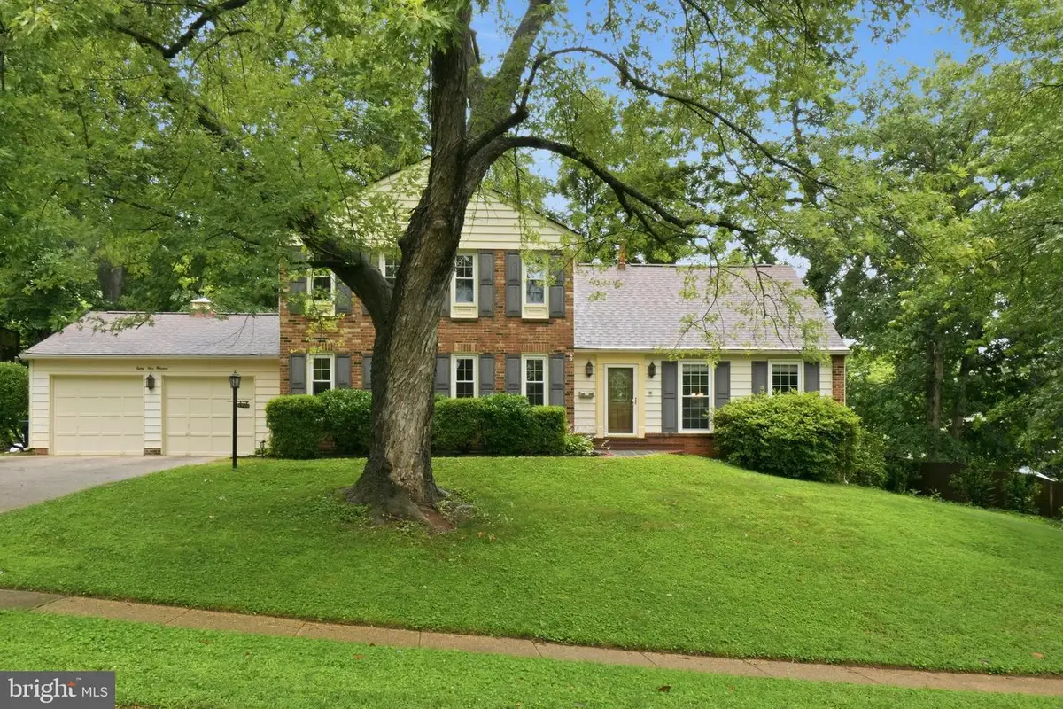 8900 Queen Elizabeth Blvd, Annandale, VA 22003 - #1