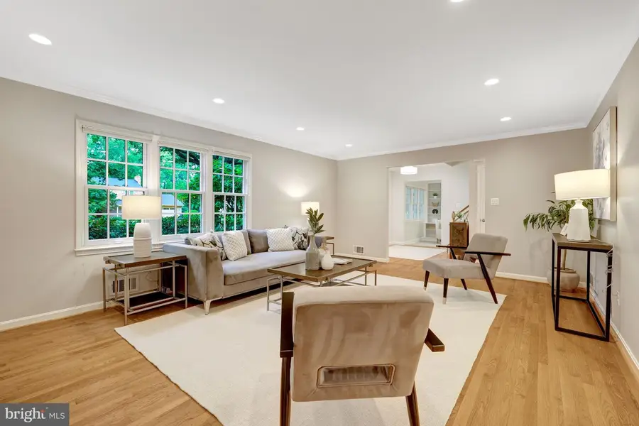 7711 Falstaff Rd, McLean, VA 22102 - #3