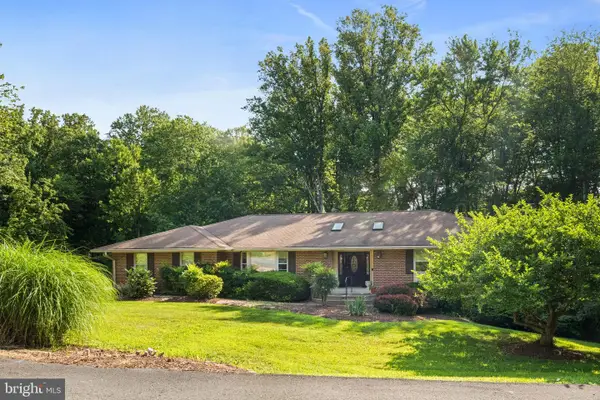 12104 Vale Rd, OAKTON, VA 22124