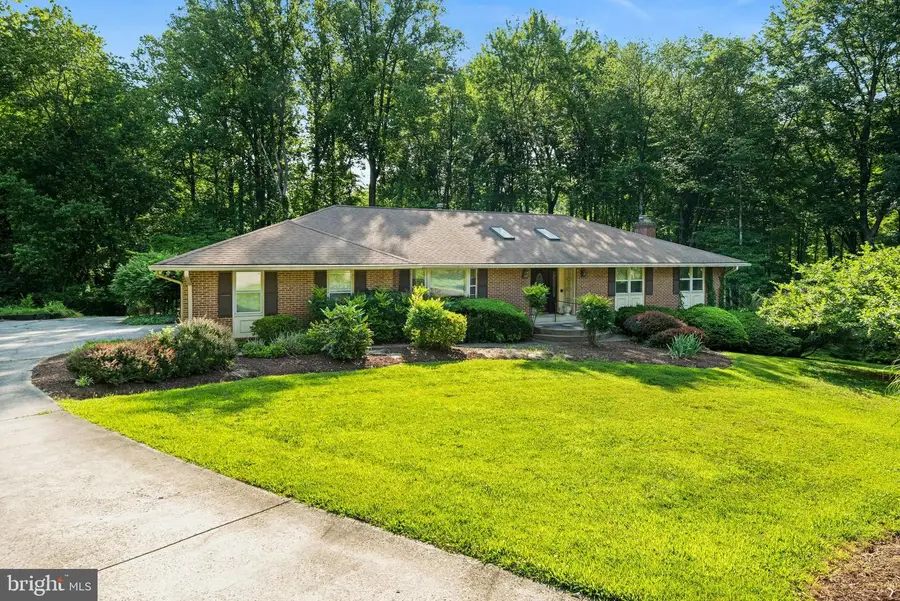 12104 Vale Rd, Oakton, VA 22124 - #2