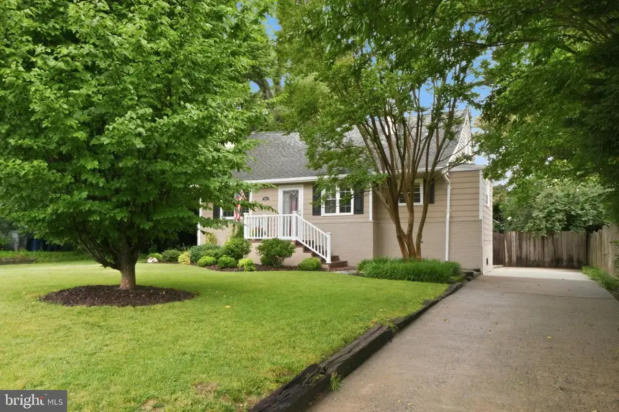 7002 Lee Park Ct, Falls Church, VA 22042 - #2