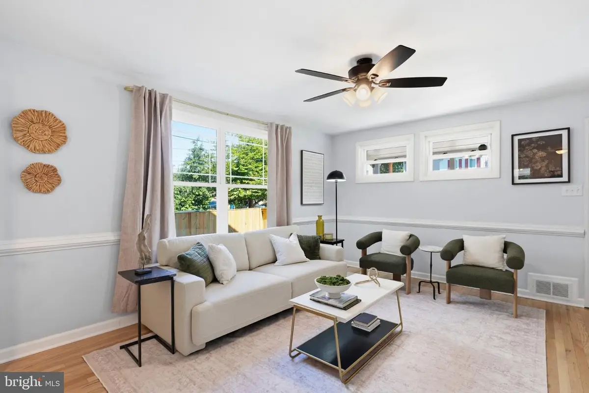 2251 Sweetbriar Dr, Alexandria, VA 22307 - #1