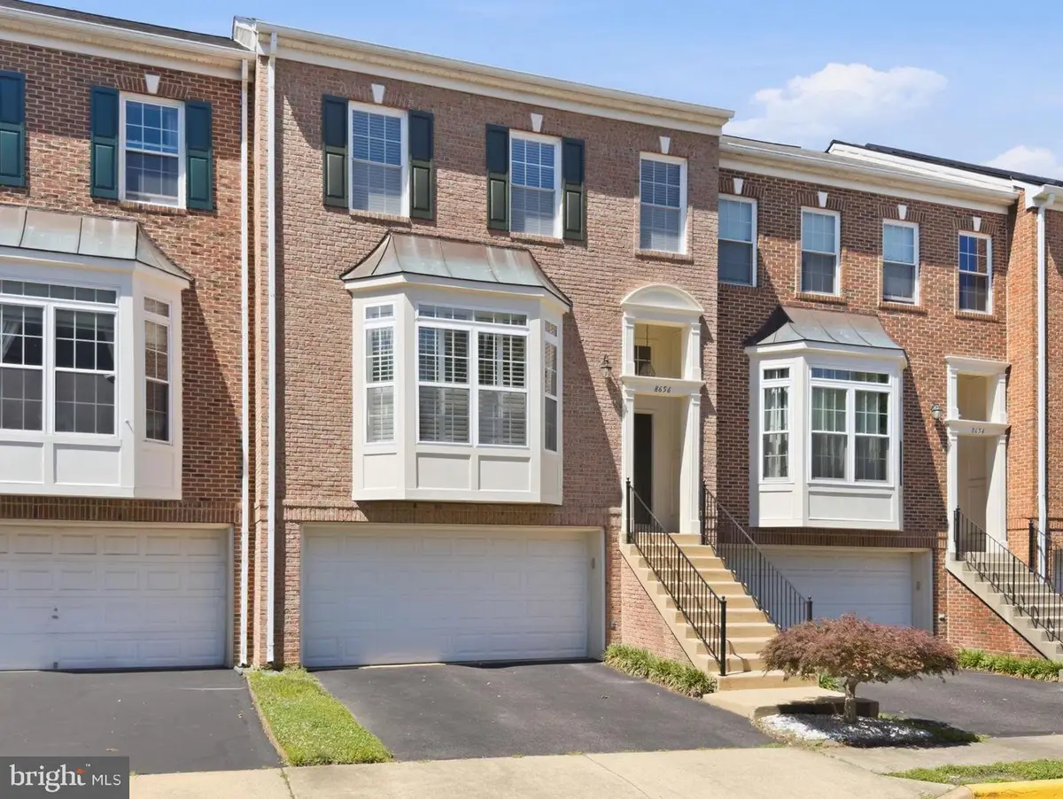 8656 Royal Worcester Ln, Fairfax, VA 22031 - #1