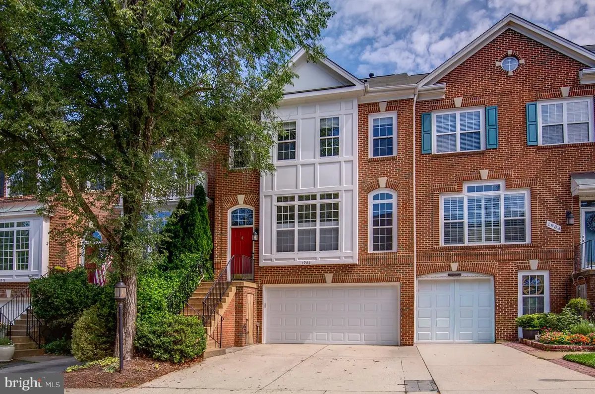 1982 Logan Manor Dr, Reston, VA 20190 - #1
