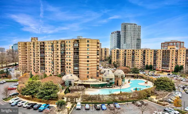 8360 Greensboro Dr #307, MCLEAN, VA 22102