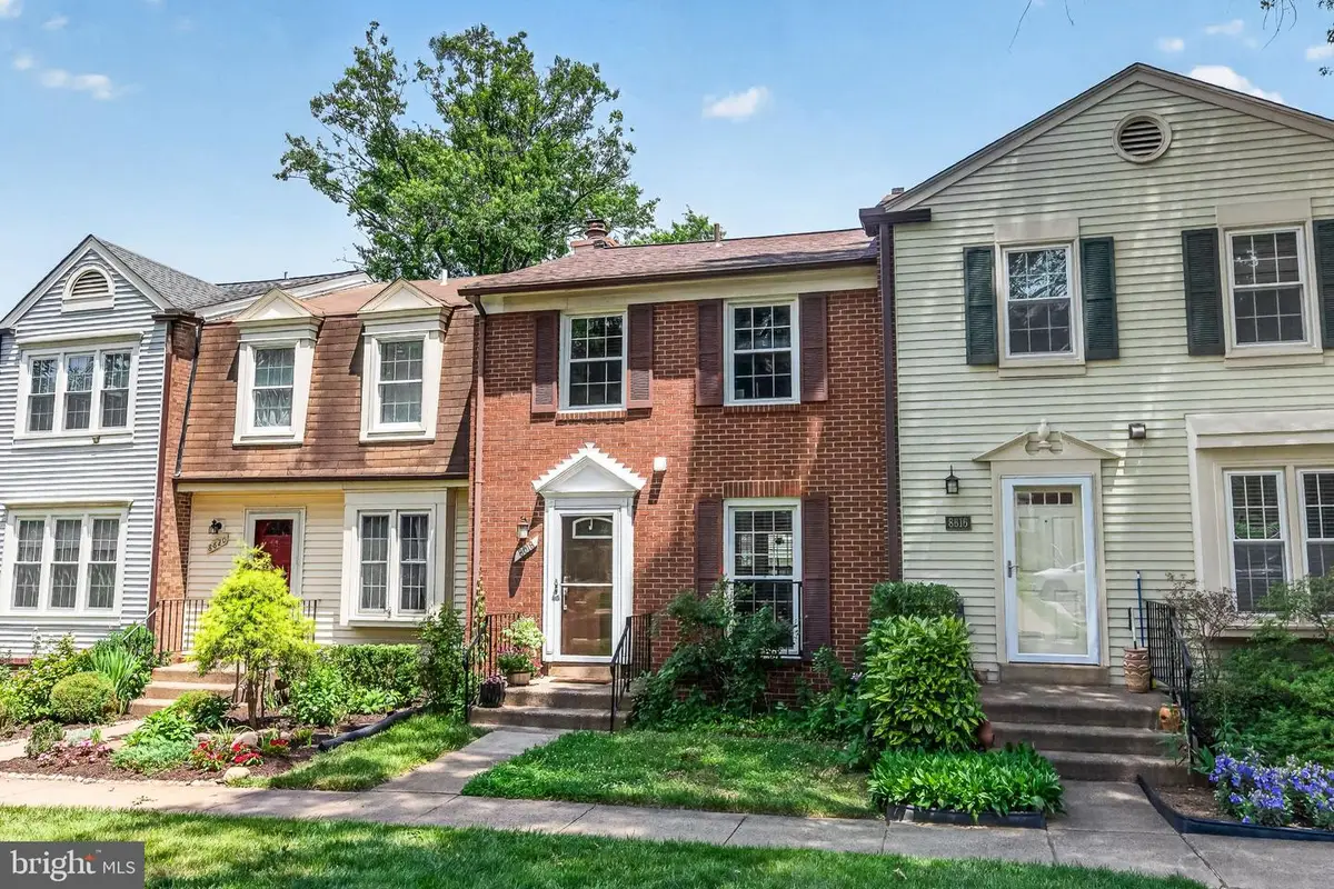 8618 Dellway Ln, Vienna, VA 22180 - #1
