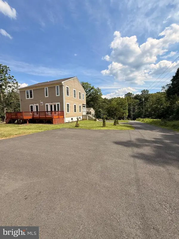 12304 Popes Head Rd, FAIRFAX, VA 22030