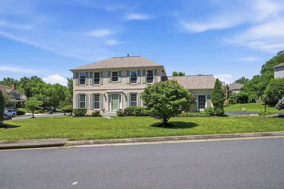 8401 Cardinal Glen Ct, Vienna, VA 22182 - #1