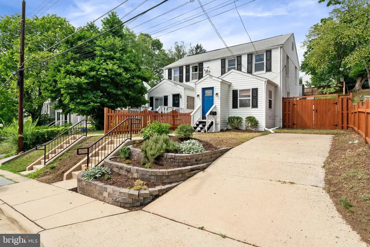2720 Jefferson Dr, Alexandria, VA 22303 - #1