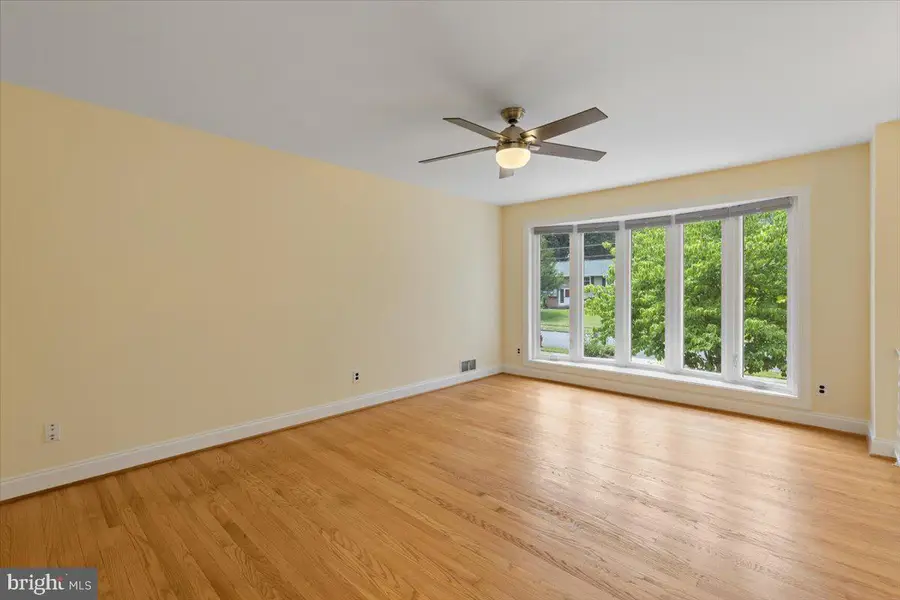 5627 Ottawa Rd, Centreville, VA 20120 - #3